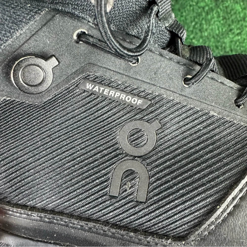 On Running Cloud Hi Shoes Mens Size 8 Black CloudTec Womens 9.5 Waterproof - Picture 8 of 10